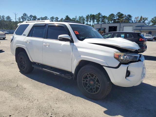 Photo 4 from auction – 2015 TOYOTA 4RUNNER SR with VIN JTEBU5JR1F5203459
