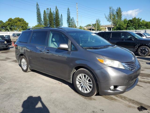 Photo 4 from auction – 2016 TOYOTA SIENNA XLE with VIN 5TDYK3DC2GS748842