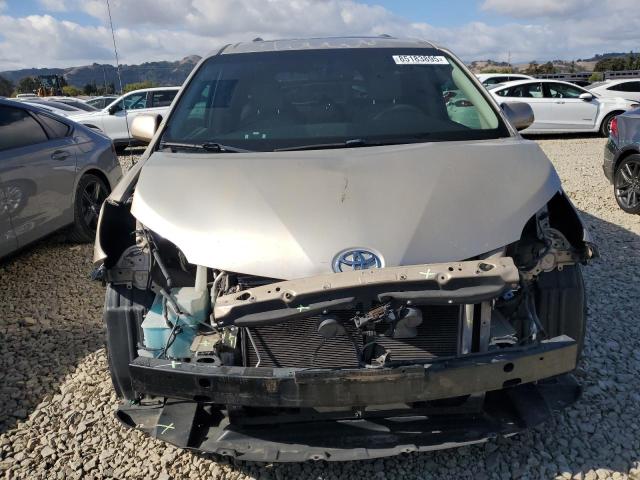 Photo 5 from auction – 2013 TOYOTA SIENNA XLE with VIN 5TDYK3DC2DS356679