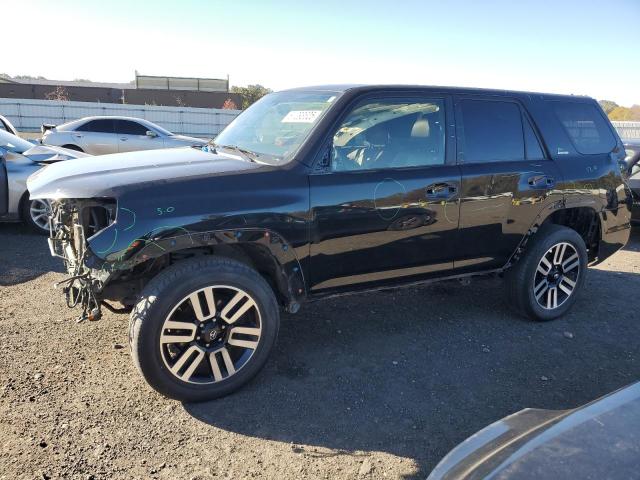 TOYOTA 4RUNNER SR 2018 with VIN JTEBU5JR1J5533434 - Photo from auction