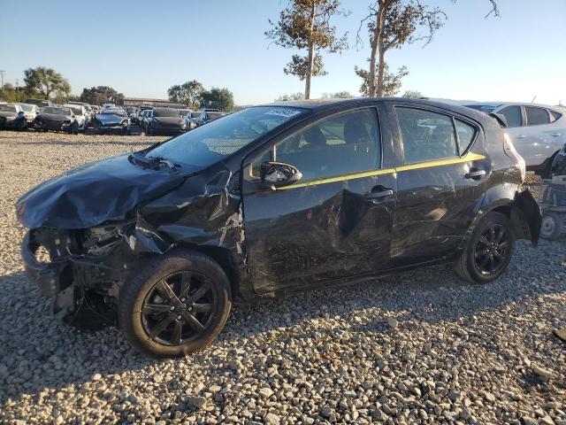 TOYOTA PRIUS C 2016 with VIN JTDKDTB38G1115942 - Photo from auction