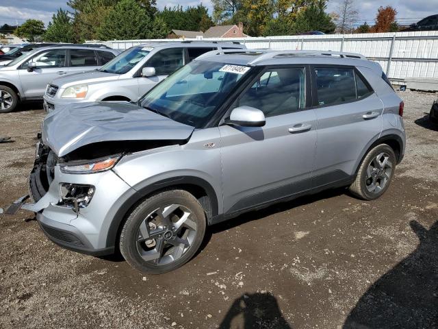 HYUNDAI VENUE SEL 2022 with VIN KMHRC8A35NU136464 - Photo from auction