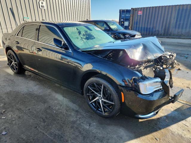 Photo 4 from auction – 2016 CHRYSLER 300 LIMITE with VIN 2C3CCARG1GH253395