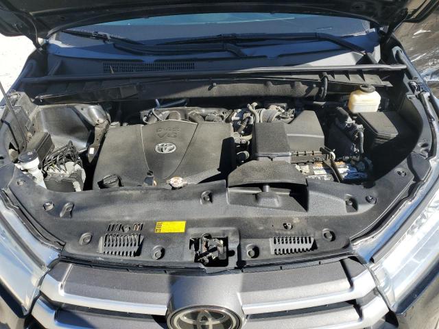Photo 12 from auction – 2018 TOYOTA HIGHLANDER SE with VIN 5TDJZRFH7JS538124