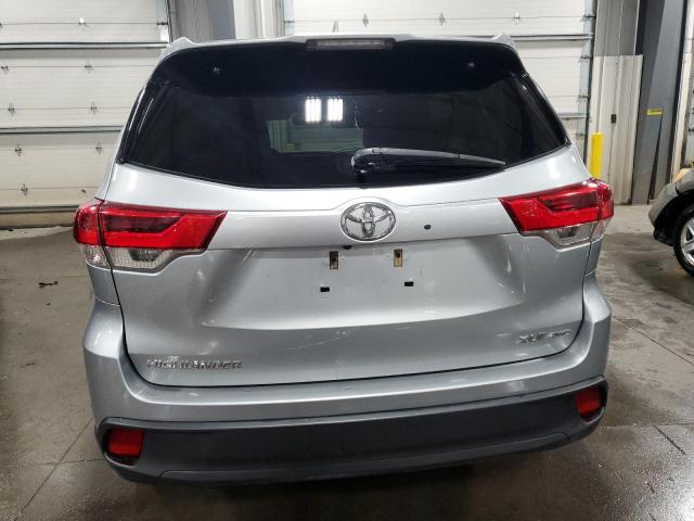 Photo 6 from auction – 2018 TOYOTA HIGHLANDER with VIN 5TDJZRFH1JS529175