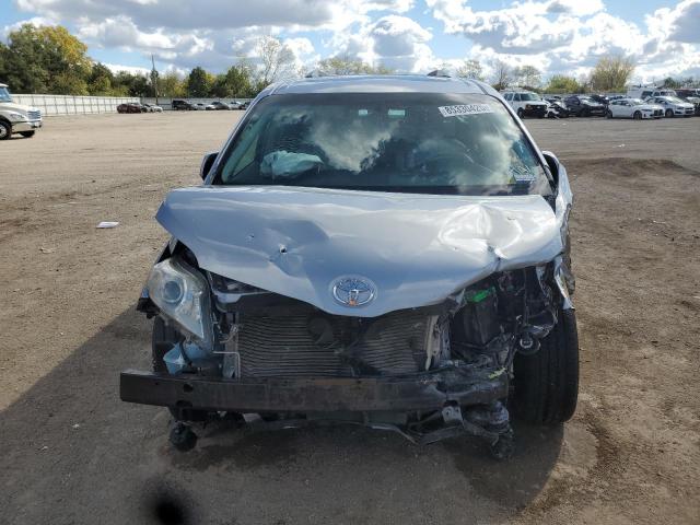 Photo 5 from auction – 2011 TOYOTA SIENNA XLE with VIN 5TDDK3DC6BS029911