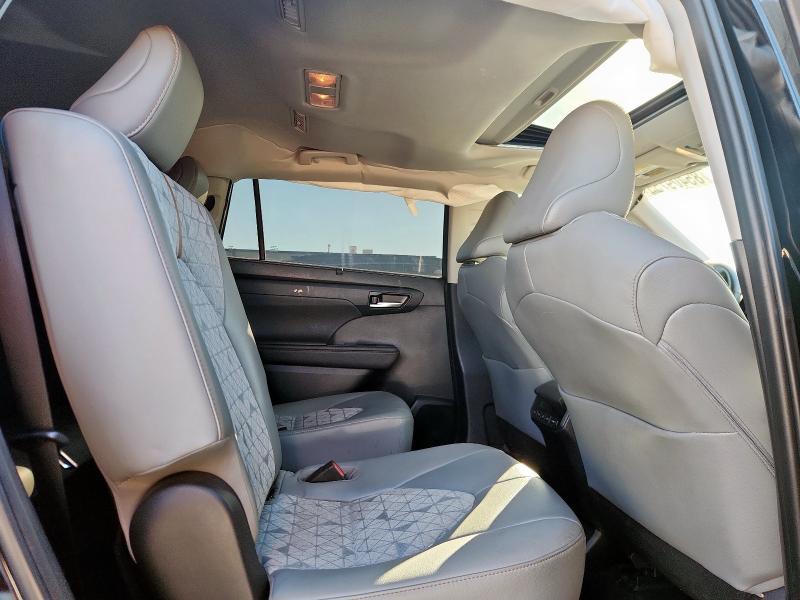 Photo 11 from auction – 2023 TOYOTA HIGHLANDER with VIN 5TDAARAH8PS523834