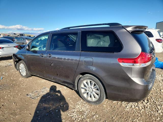 Photo 2 from auction – 2011 TOYOTA SIENNA XLE with VIN 5TDDK3DC7BS008856