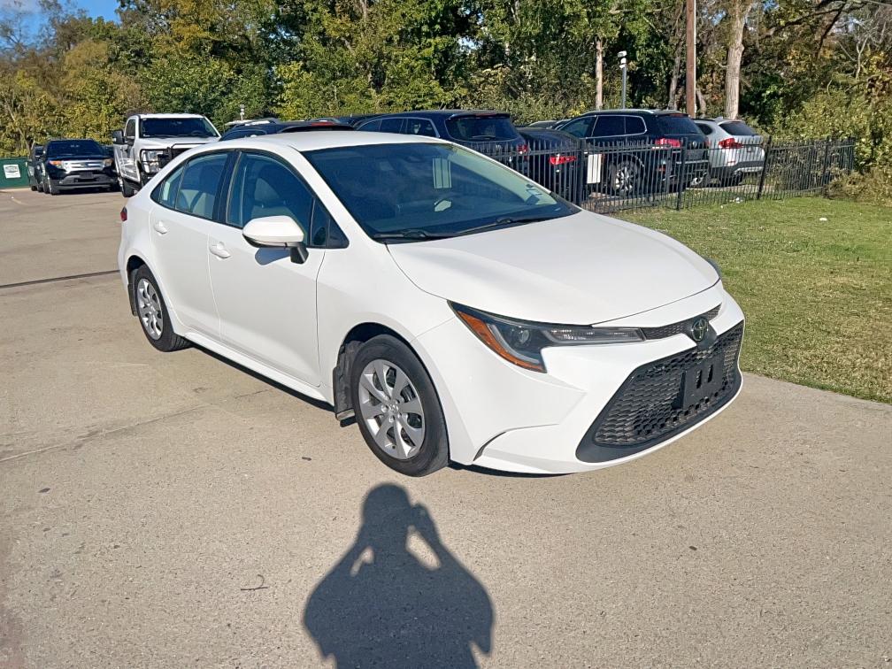 TOYOTA COROLLA LE 2022 with VIN 5YFEPMAE3NP366888 - Photo from auction