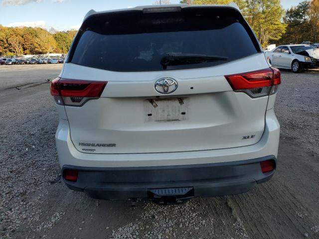 Photo 6 from auction – 2018 TOYOTA HIGHLANDER with VIN 5TDKZRFH6JS263835