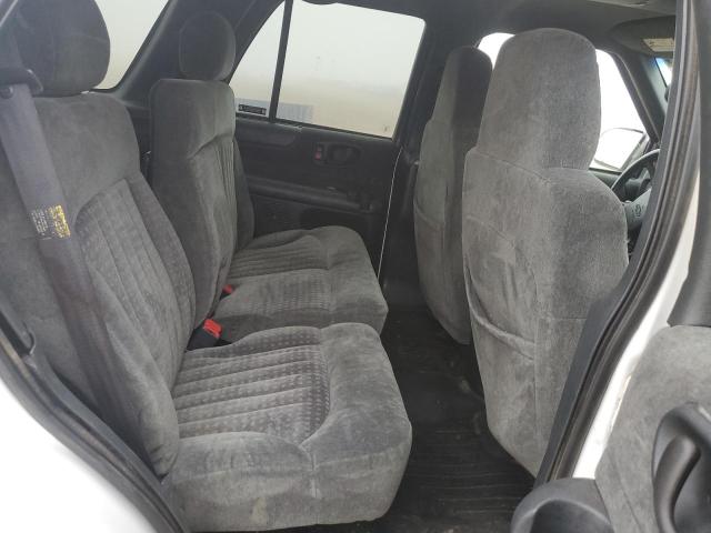 Photo 11 from auction – 2002 CHEVROLET BLAZER with VIN 1GNDT13W02K156455