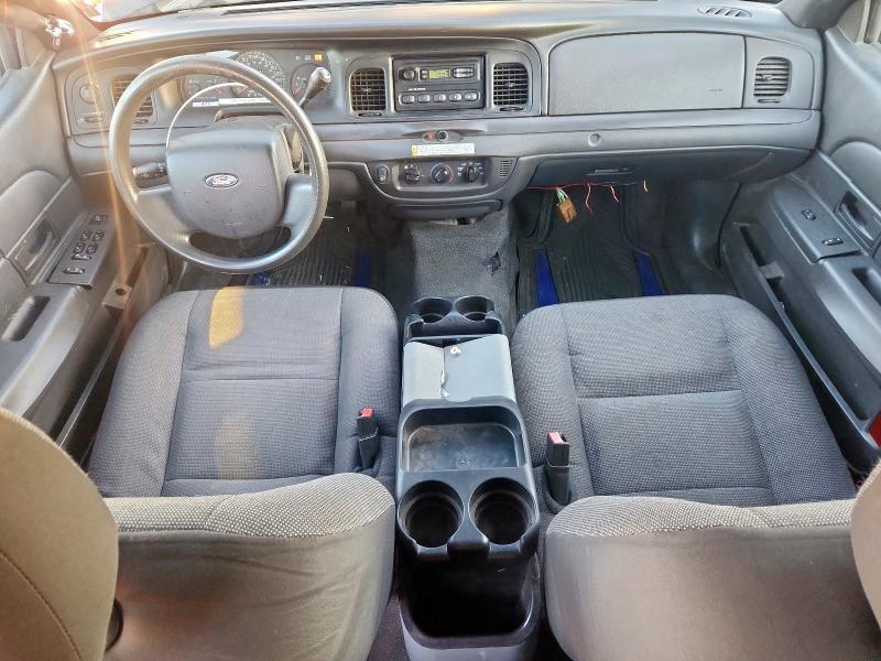 Photo 8 from auction – 2005 FORD CROWN VIC with VIN 2FAFP71W85X158750