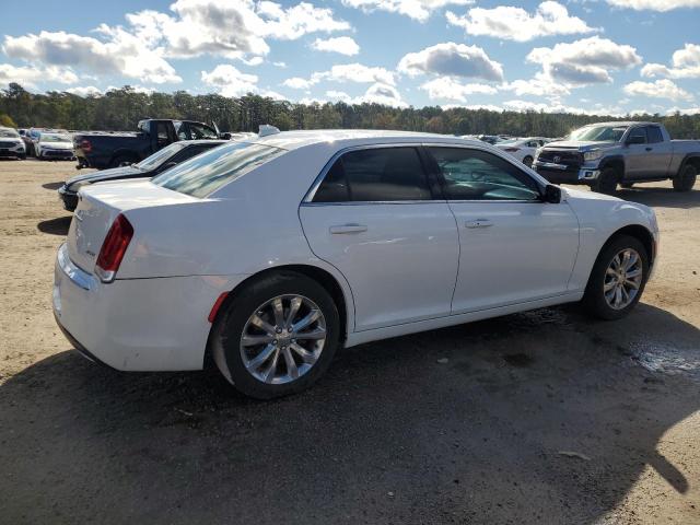 Photo 3 from auction – 2017 CHRYSLER 300 LIMITE with VIN 2C3CCARGXHH610364