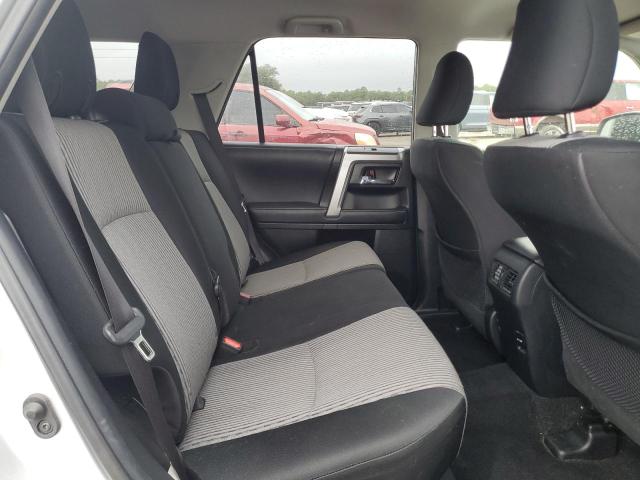 Photo 11 from auction – 2018 TOYOTA 4RUNNER SR with VIN JTEBU5JRXJ5561104