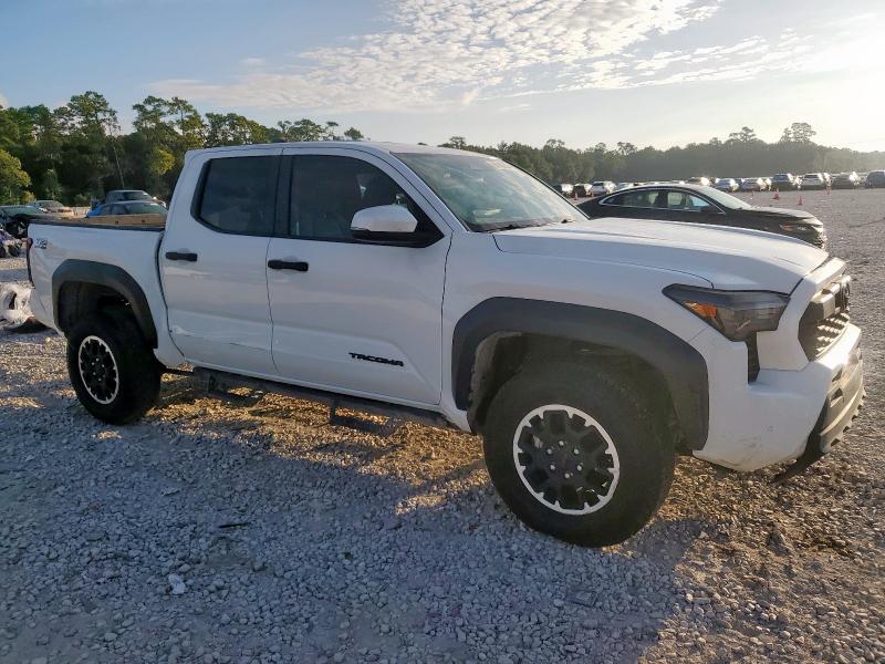 Photo 4 from auction – 2025 TOYOTA TACOMA DOU with VIN 3TMLB5JN1SM092010