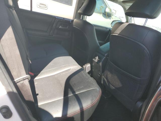 Photo 11 from auction – 2018 TOYOTA 4RUNNER SR with VIN JTEBU5JR8J5601650
