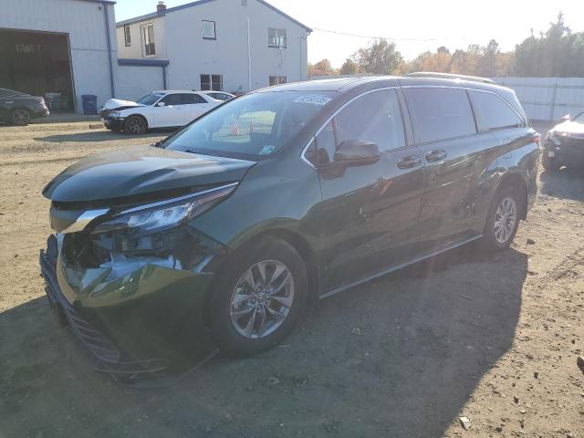 TOYOTA SIENNA LE 2021 with VIN 5TDBRKEC6MS030233 - Photo from auction