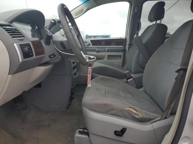 Photo 7 from auction – 2010 CHRYSLER TOWN & COU with VIN 2A4RR5D18AR450557