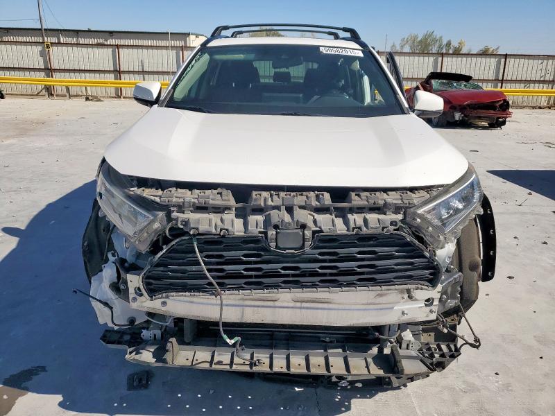 Photo 5 from auction – 2019 TOYOTA RAV4 XLE with VIN JTMP1RFV5KD031517