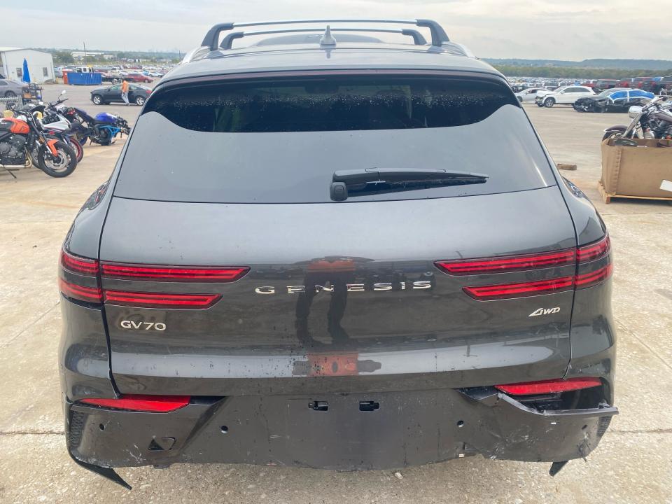 Photo 6 from auction – 2026 GENESIS GV70 with VIN KMUMBDTB3TU243814