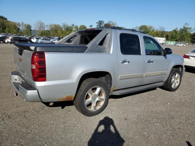 Photo 3 from auction – 2012 CHEVROLET AVALANCHE with VIN 3GNTKFE74CG199173