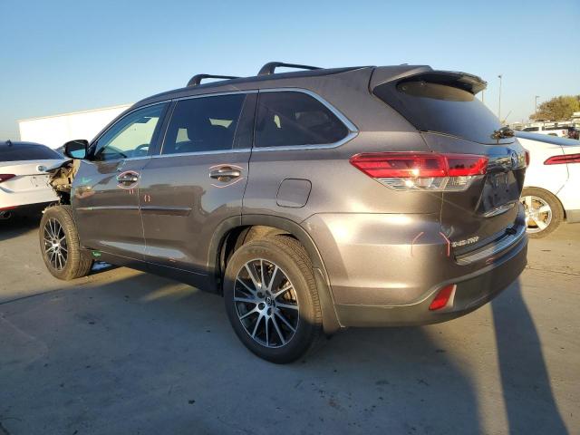 Photo 2 from auction – 2018 TOYOTA HIGHLANDER SE with VIN 5TDJZRFH4JS552157