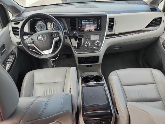 Photo 8 from auction – 2017 TOYOTA SIENNA XLE with VIN 5TDDZ3DC3HS177387