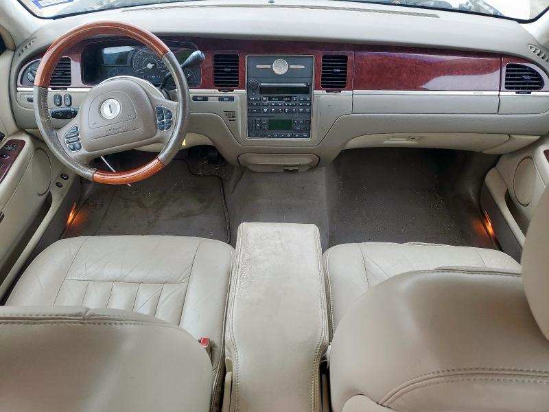Photo 8 from auction – 2003 LINCOLN TOWN CAR with VIN 1LNHM82W23Y628490