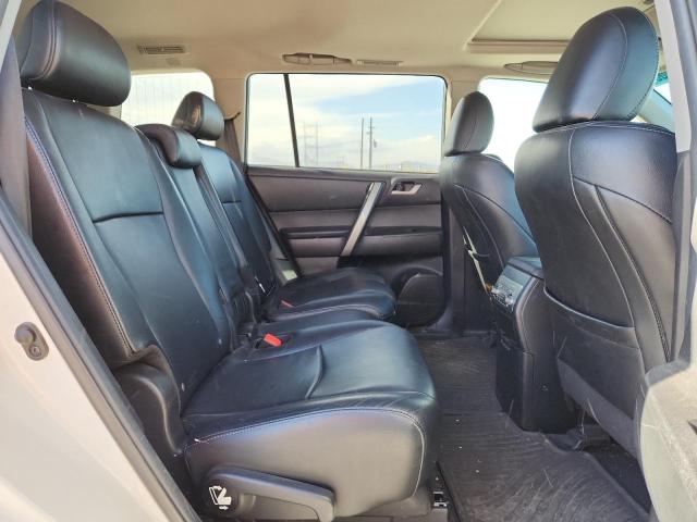 Photo 11 from auction – 2013 TOYOTA HIGHLANDER with VIN 5TDBK3EH5DS244720