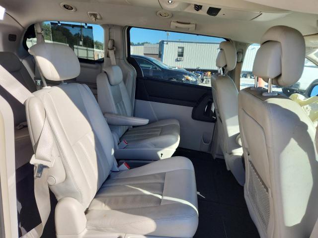 Photo 11 from auction – 2010 CHRYSLER TOWN & COU with VIN 2A4RR8DX4AR330700