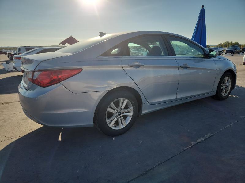 Photo 3 from auction – 2013 HYUNDAI SONATA with VIN 5NPEB4AC3DH745608