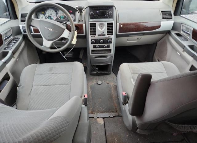 Photo 8 from auction – 2010 CHRYSLER TOWN & COU with VIN 2A4RR5D18AR347526
