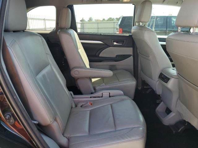 Photo 11 from auction – 2016 TOYOTA HIGHLANDER with VIN 5TDKKRFH6GS123104