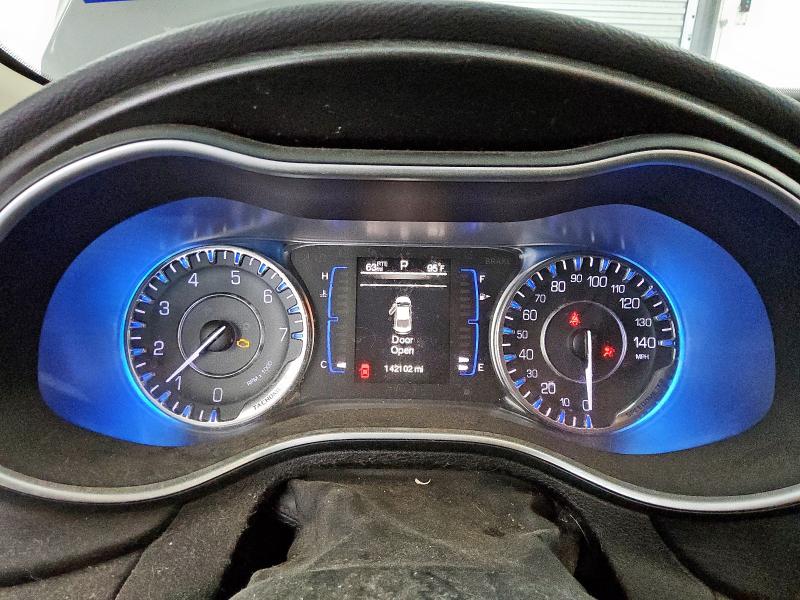 Photo 9 from auction – 2015 CHRYSLER 200 LIMITE with VIN 1C3CCCAB4FN677090