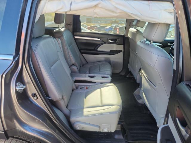 Photo 11 from auction – 2018 TOYOTA HIGHLANDER with VIN 5TDJZRFH5JS849292