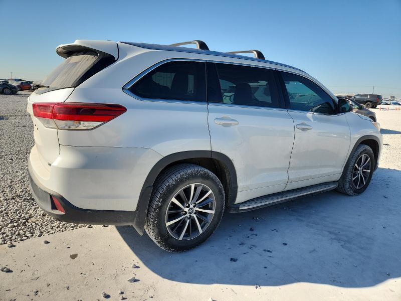Photo 3 from auction – 2018 TOYOTA HIGHLANDER with VIN 5TDKZRFH9JS273016