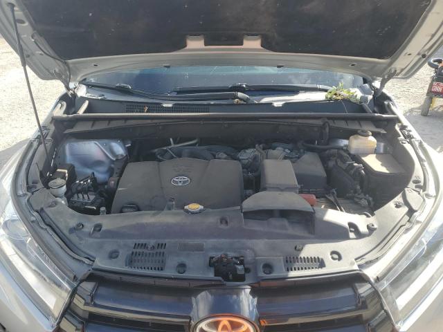 Photo 12 from auction – 2017 TOYOTA HIGHLANDER with VIN 5TDKZRFH2HS521746