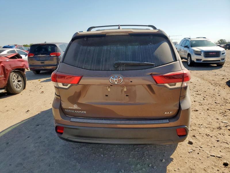 Photo 6 from auction – 2018 TOYOTA HIGHLANDER with VIN 5TDKZRFHXJS283683