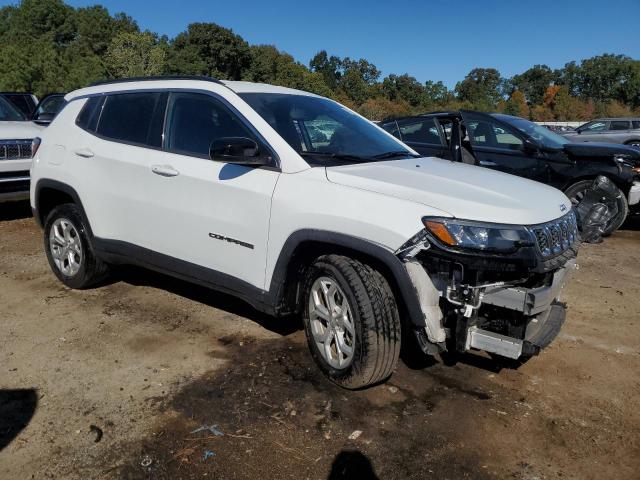 Foto 4 de la subasta – 2024 JEEP COMPASS LA con VIN 3C4NJDBN9RT109429