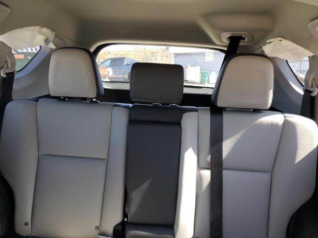 Photo 10 from auction – 2017 TOYOTA RAV4 LIMIT with VIN 2T3DFREV0HW564330