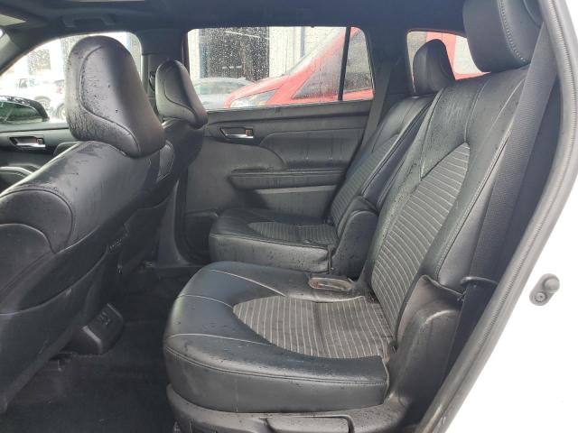 Photo 11 from auction – 2022 TOYOTA HIGHLANDER with VIN 5TDLZRAH4NS106192
