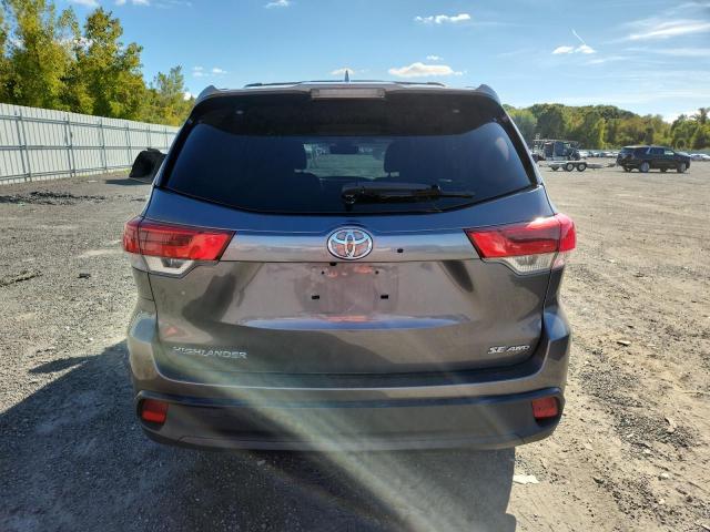 Photo 6 from auction – 2018 TOYOTA HIGHLANDER with VIN 5TDJZRFH7JS497980