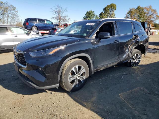 TOYOTA HIGHLANDER 2022 with VIN 5TDGBRCH6NS554405 - Photo from auction