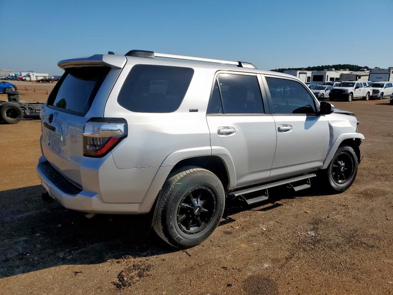 Photo 3 from auction – 2022 TOYOTA 4RUNNER SR with VIN JTEFU5JR5N5277466