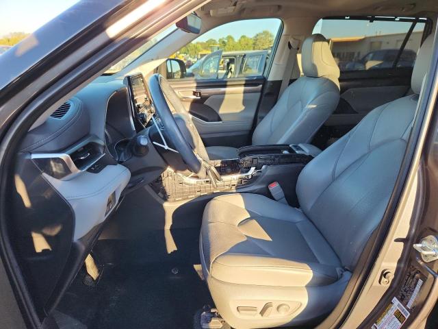 Photo 7 from auction – 2022 TOYOTA HIGHLANDER with VIN 5TDYZRAH3NS541758