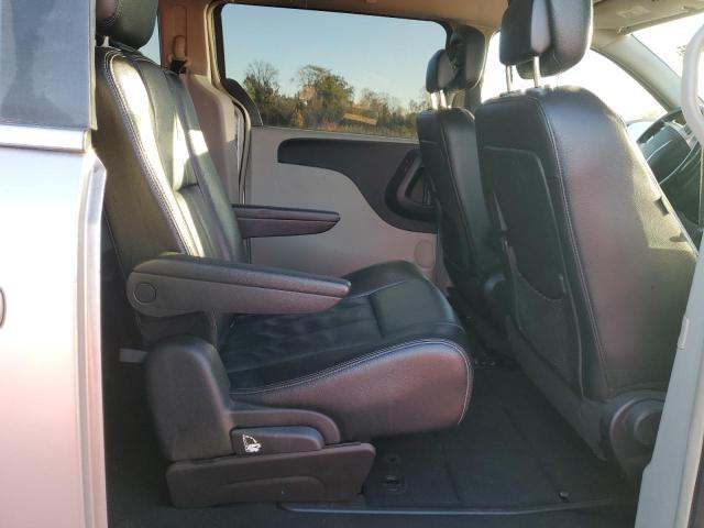 Photo 11 from auction – 2015 CHRYSLER TOWN & COU with VIN 2C4RC1BG0FR587684