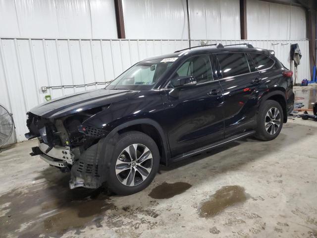 TOYOTA HIGHLANDER 2022 with VIN 5TDGZRBH3NS587441 - Photo from auction
