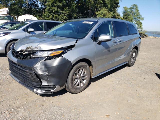 TOYOTA SIENNA LE 2022 with VIN 5TDKRKEC8NS116595 - Photo from auction
