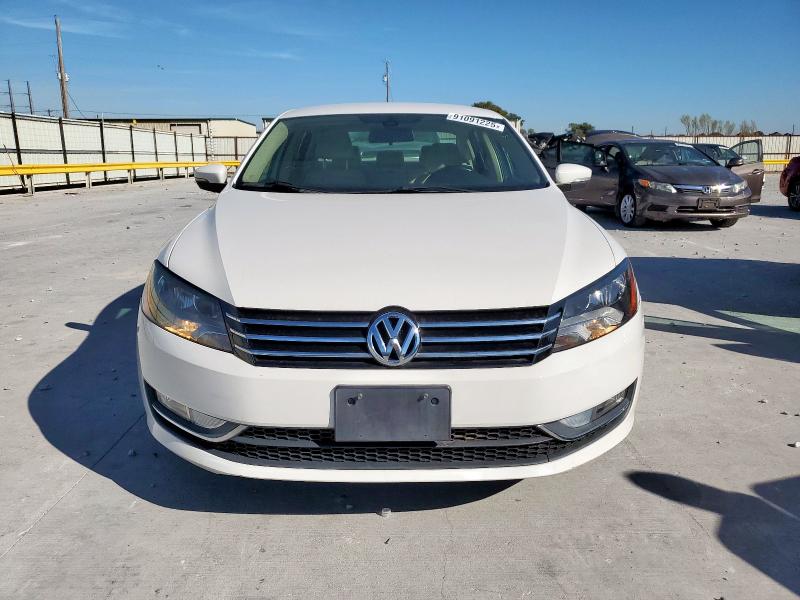 Photo 5 from auction – 2015 VOLKSWAGEN PASSAT S with VIN 1VWAT7A39FC096664