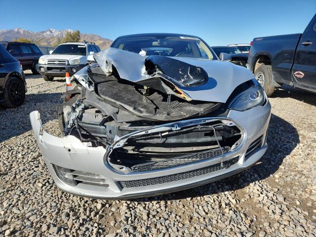 Photo 5 from auction – 2014 TESLA MODEL S with VIN 5YJSA1S12EFP44712